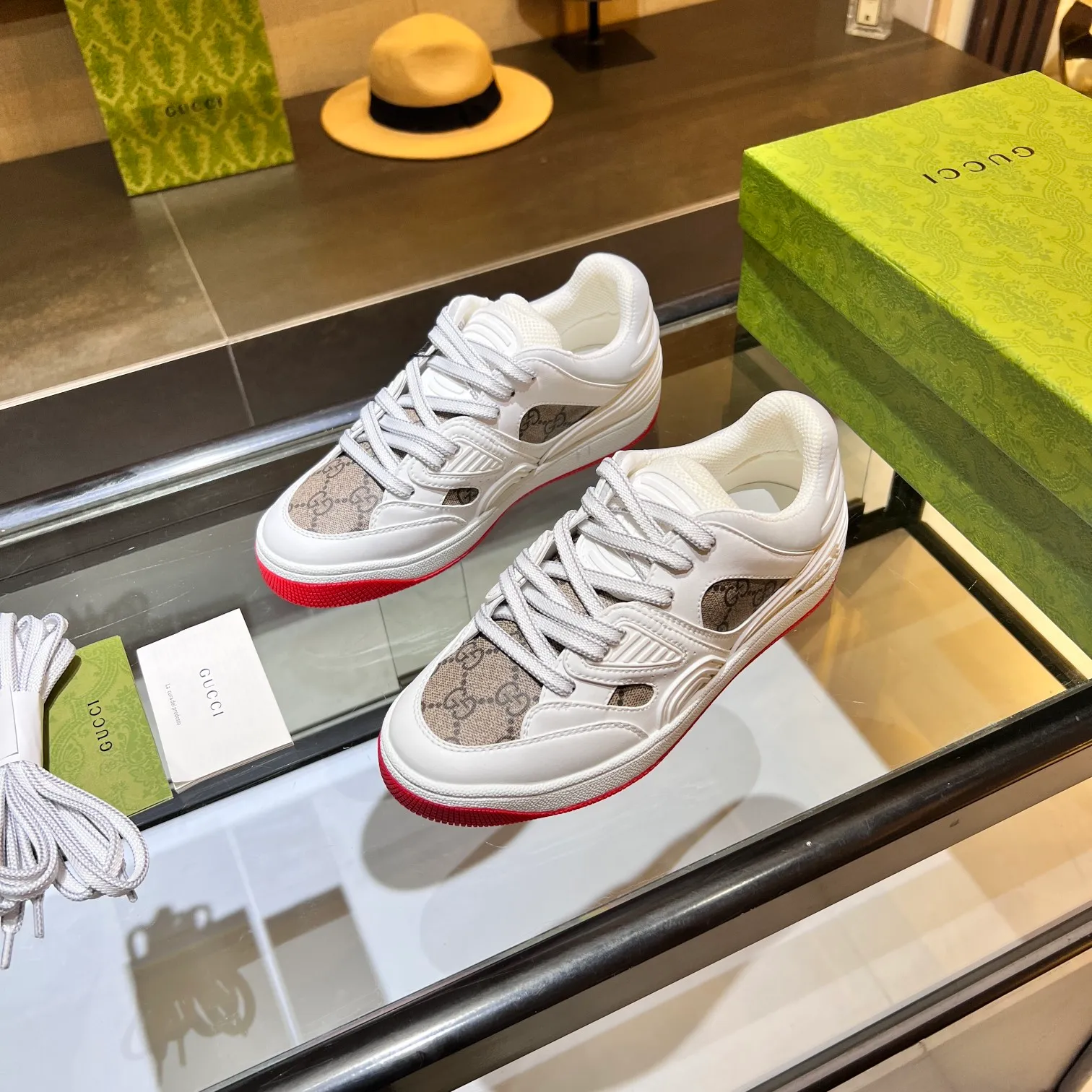 👟👟Ex-factory price 600👟👟 Men's size +10 high version, the top version of 2022 Gucci low-top sneakers! The new colors are reproduced one to one. New style for early spring, creating a perfect style💣💣💣street style🔥🔥🔥cool and trendy C-level fashionable outfit with a retro and futuristic feel🌹🌹🌹classic boot shape + British color-blocking design, super eye-catching. Various leather splicing, original reverse mold last type, imported high-end knitting needles showing exquisite texture! Open mold to customize high-density TPU outsole. 15 colors come out first. Size: Female 35-41 Male 39-46